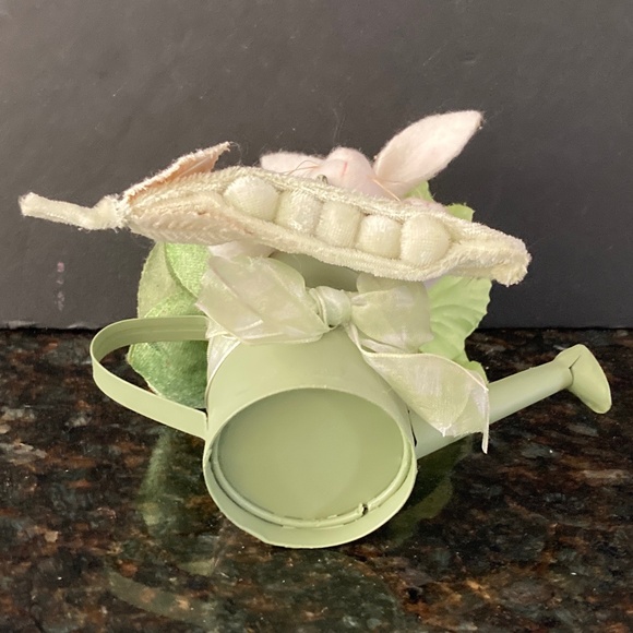 White Rabbit & Pea Pod In Watering Can With Cabbage & Lettuce/Perfect For Spring - Picture 3 of 3